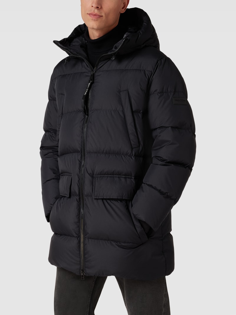 Daunenmantel mit Label-Patch Modell 'Parka' in schwarz