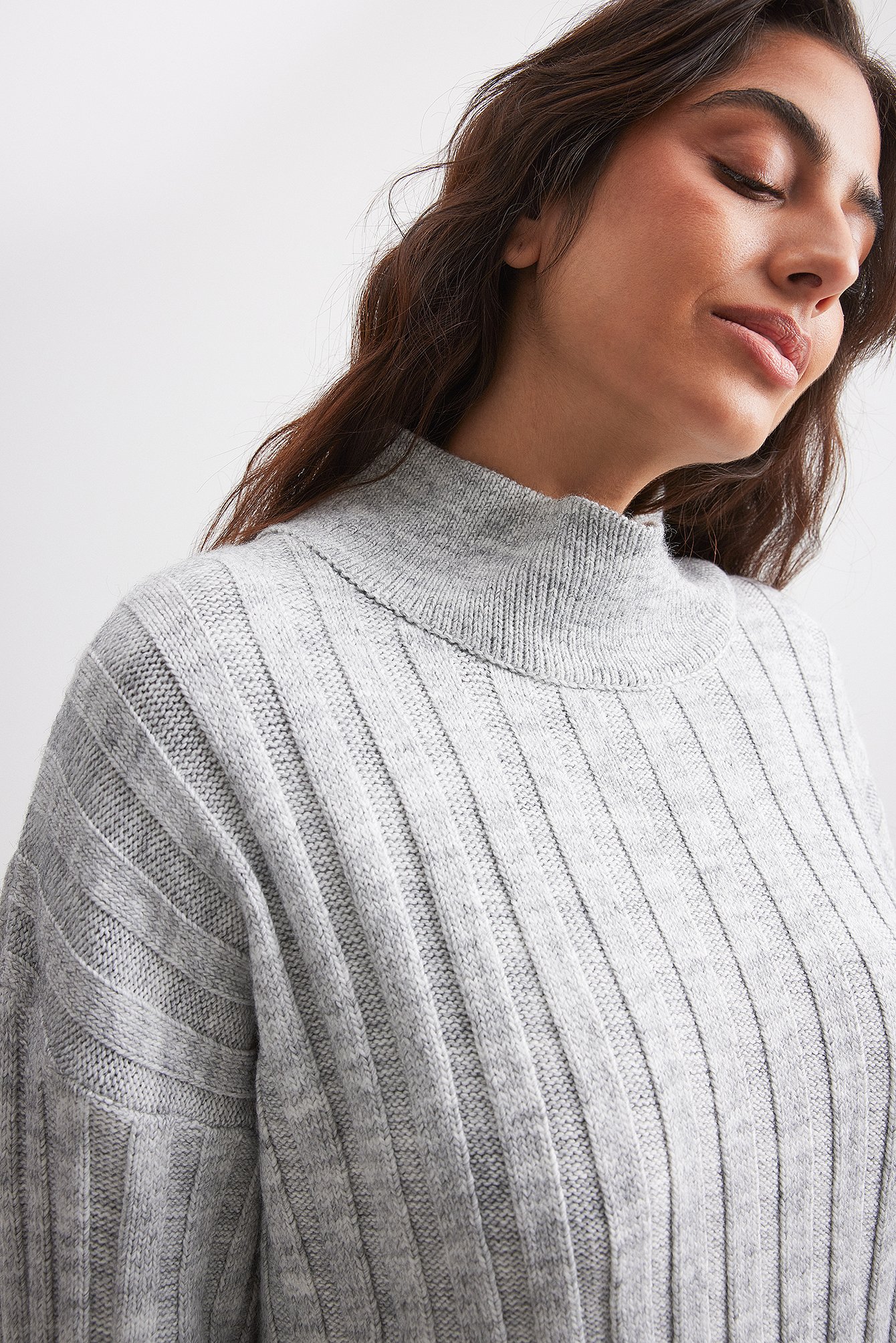 Gerippter Strickpullover mit Rollkragen