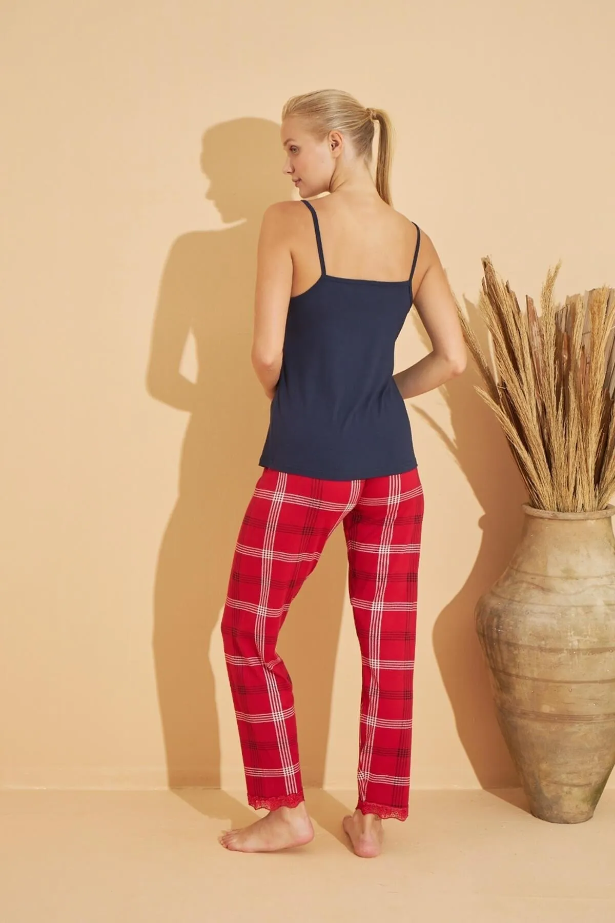 Pijamaevi  Rot kariertes Damen-Pyjama-Set mit Bambusmantel