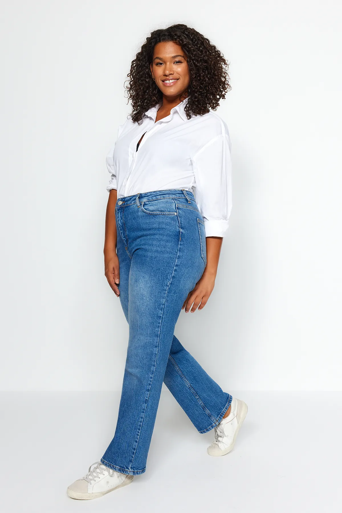 Trendyol Curve  Dunkelblaue Straight-Fit-Jeans TBBAW24CJ00045