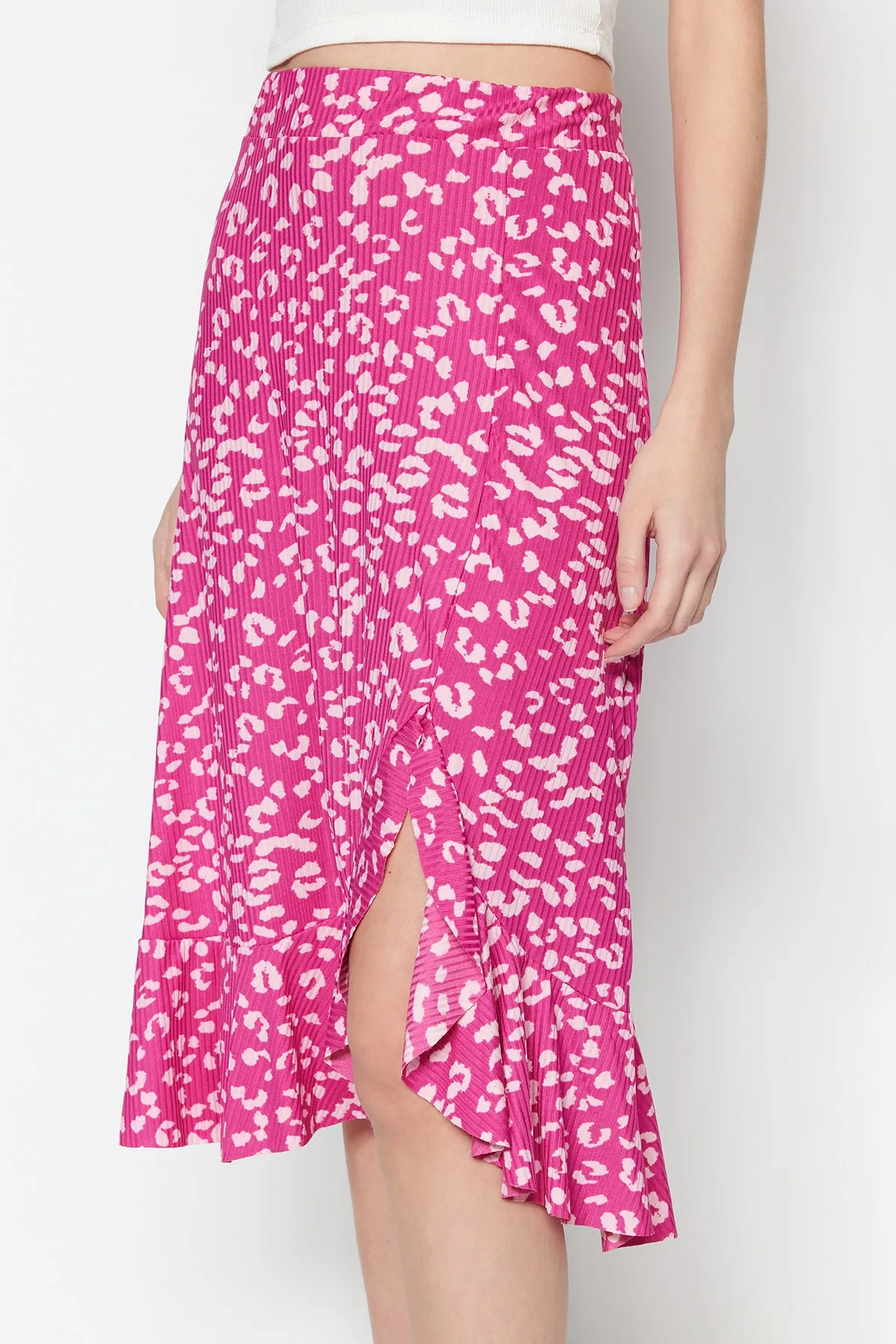Trendyol Collection  Fuchsia bedruckter Midi-Stretch-Strickrock mit hoher Taille, Raffung und Volant TWOSS21ET0029