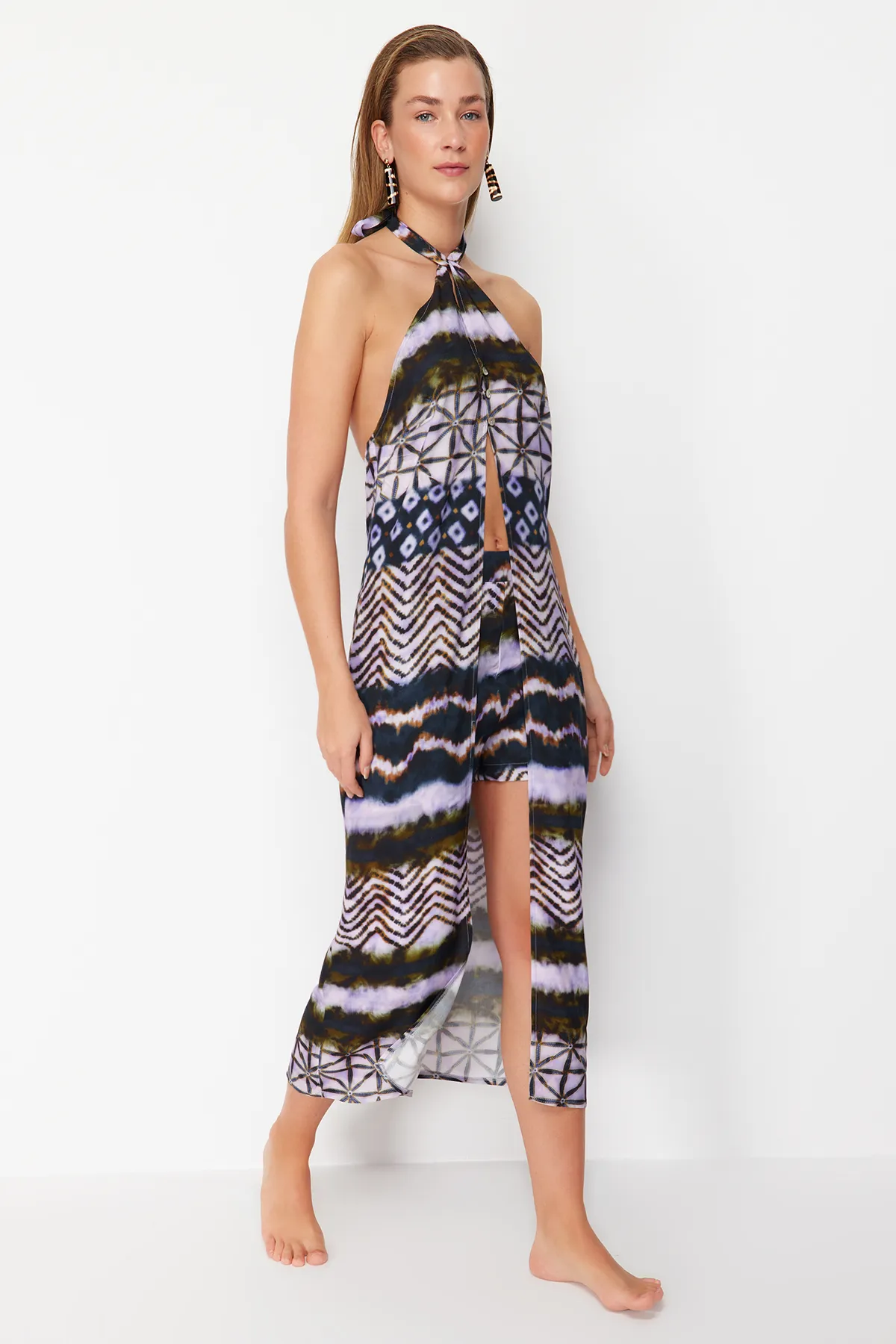 Trendyol Collection  Abstrakt gemustertes gewebtes Kimono-Shorts-Set TBESS24AU00045