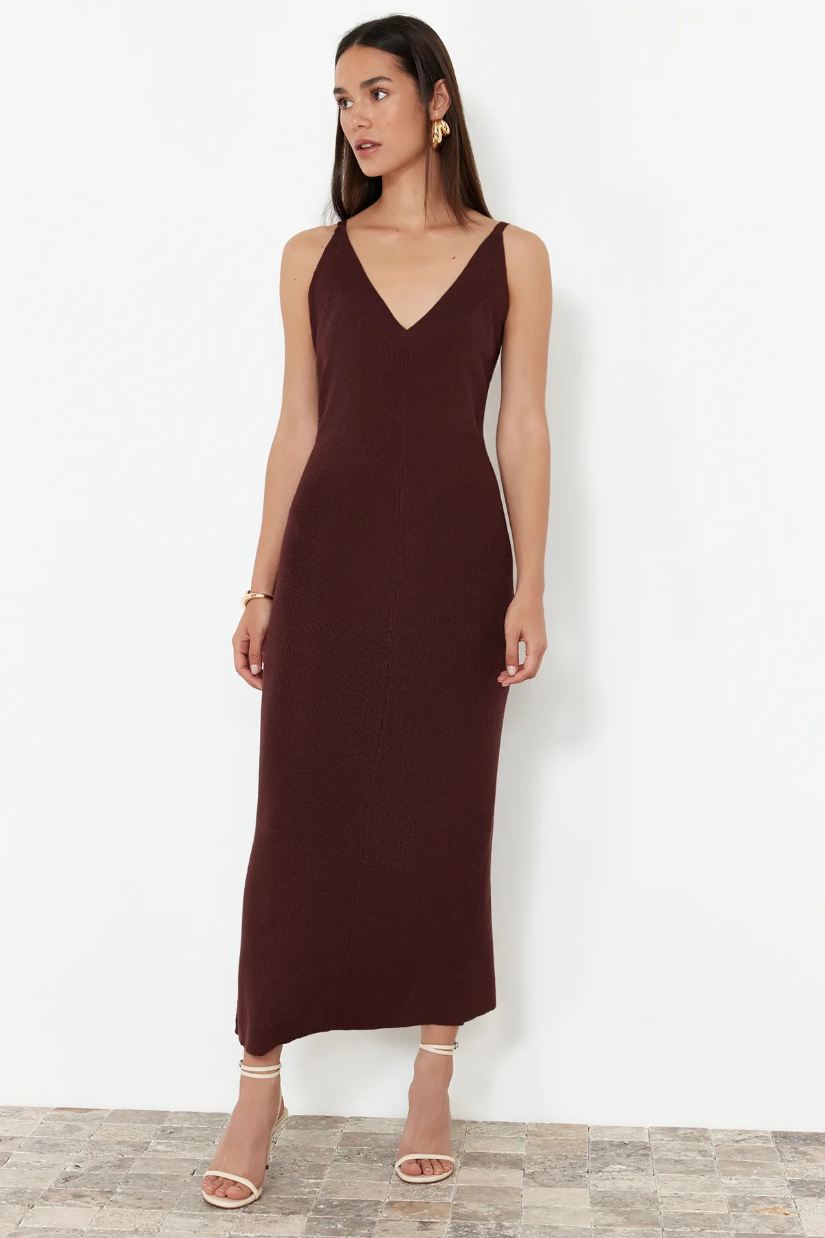 Trendyol Collection  Braunes Maxi-Strick-Basic-Kleid TWOSS20EL1574