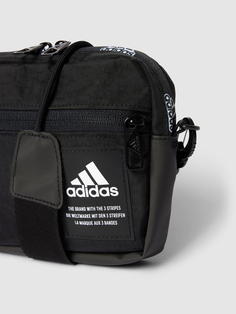 Umhängetasche mit Label-Details Modell '4ATHLTS ORG' in schwarz