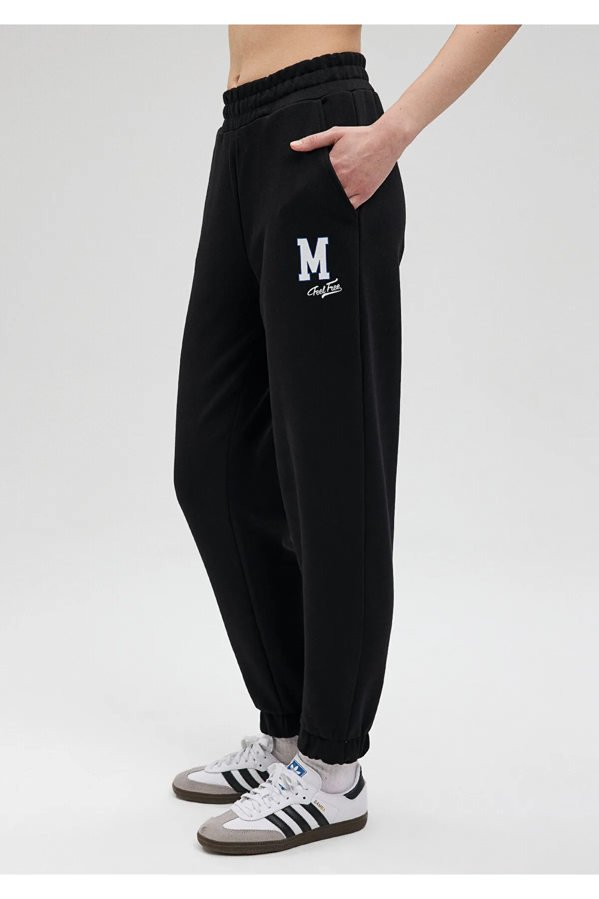 Mavi  Schwarze Jogginghose mit Logo-Print1010759-900