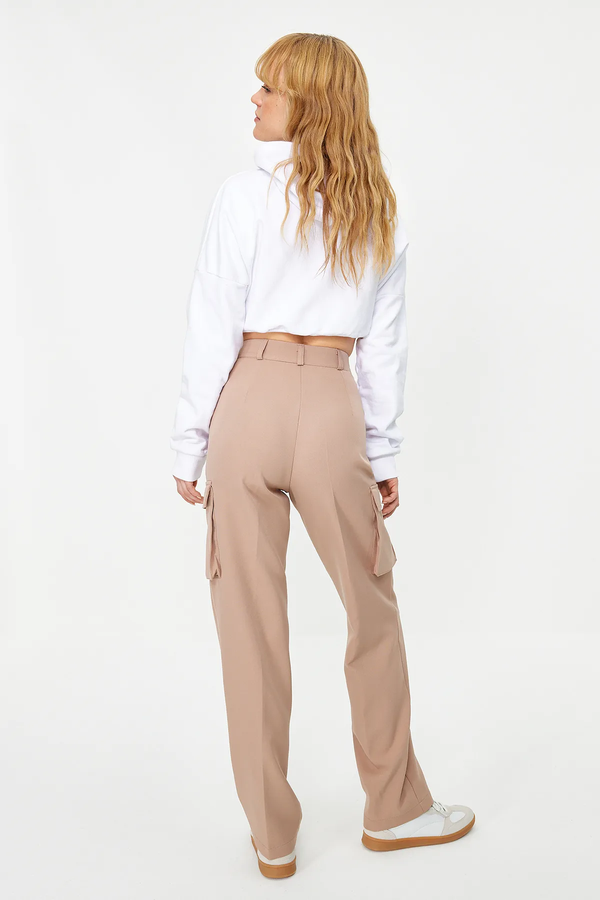 Trendyol Collection  Nerzfarbene, gerade geschnittene, gewebte Cargo-Hose mit doppelten Taschen TWOAW22PL0343