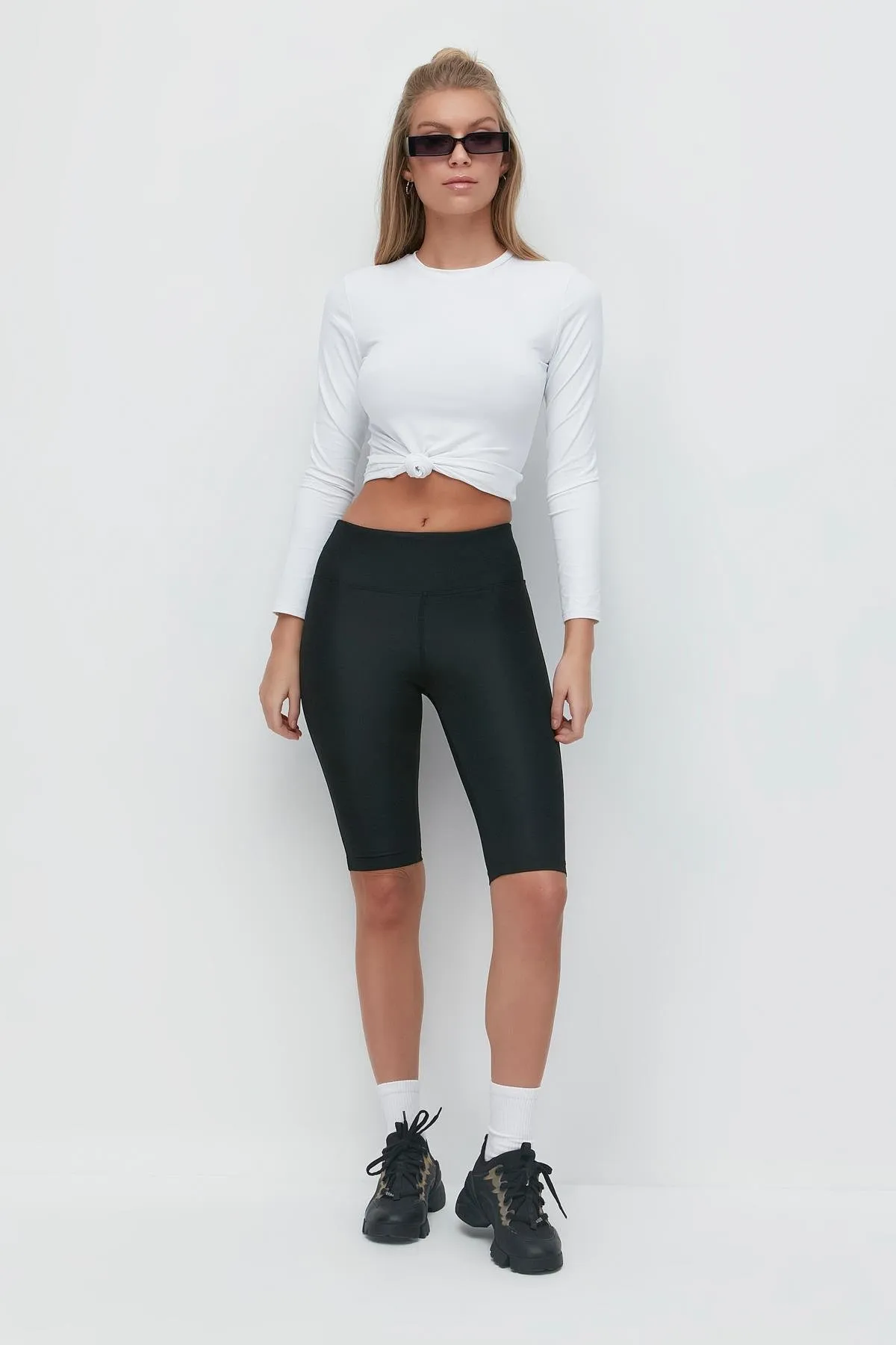 C&City  Hohe elastische Taille über dem Knie, Sport-Shorts, Leggings 9409, Schwarz