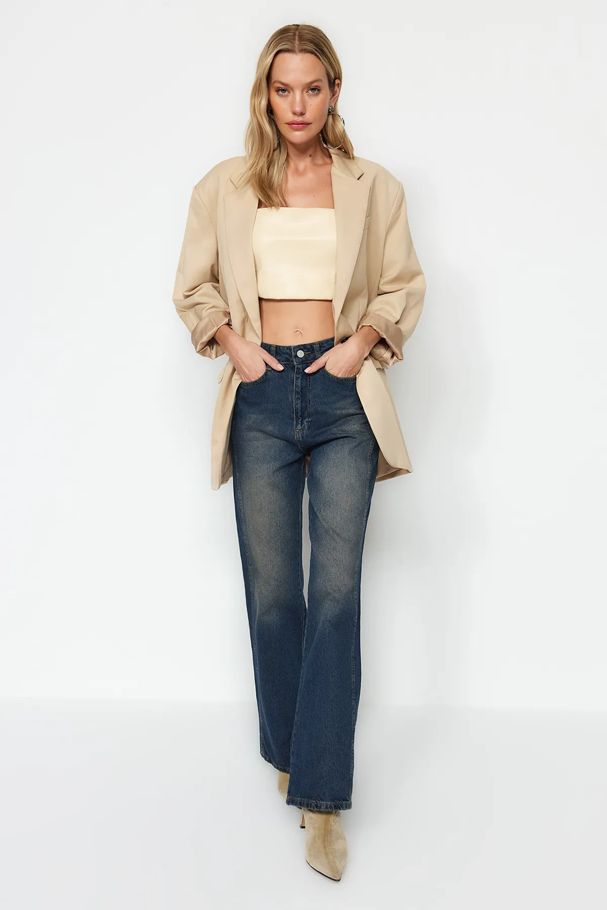 Trendyol Collection  Dunkelblaue Jeans mit hoher Taille und weitem Bein TWOAW24JE00313
