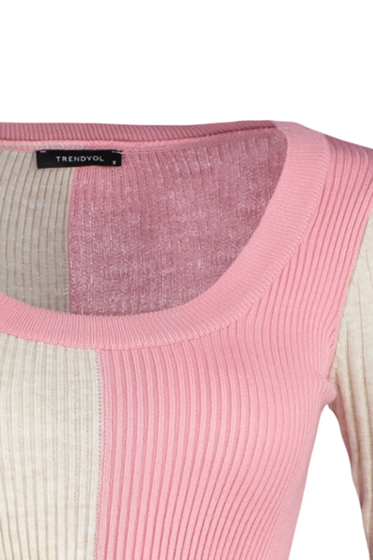 Trendyol Collection  Lachsfarbener, kurzer Strickpullover mit Farbblockdesign TWOSS23KZ00003