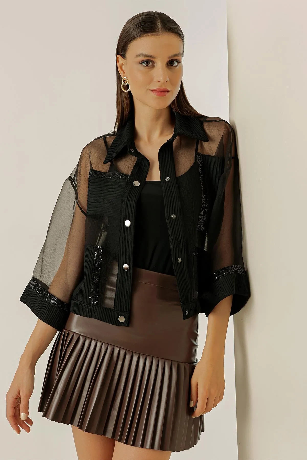 By Saygı  2-teiliges Set aus Organza-Dahlienjacke mit Unterhemd und Paillettendetail