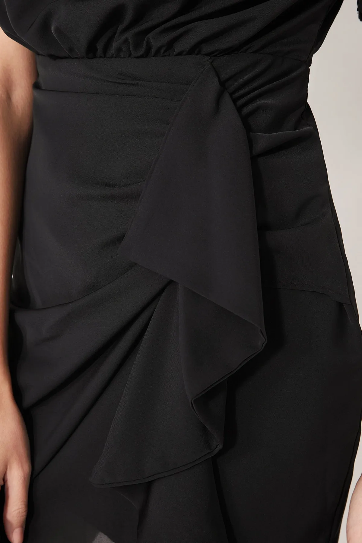Trendyol Collection  Schwarzes, detailliertes Abendkleid mit Raffungen TPRSS22EL2634