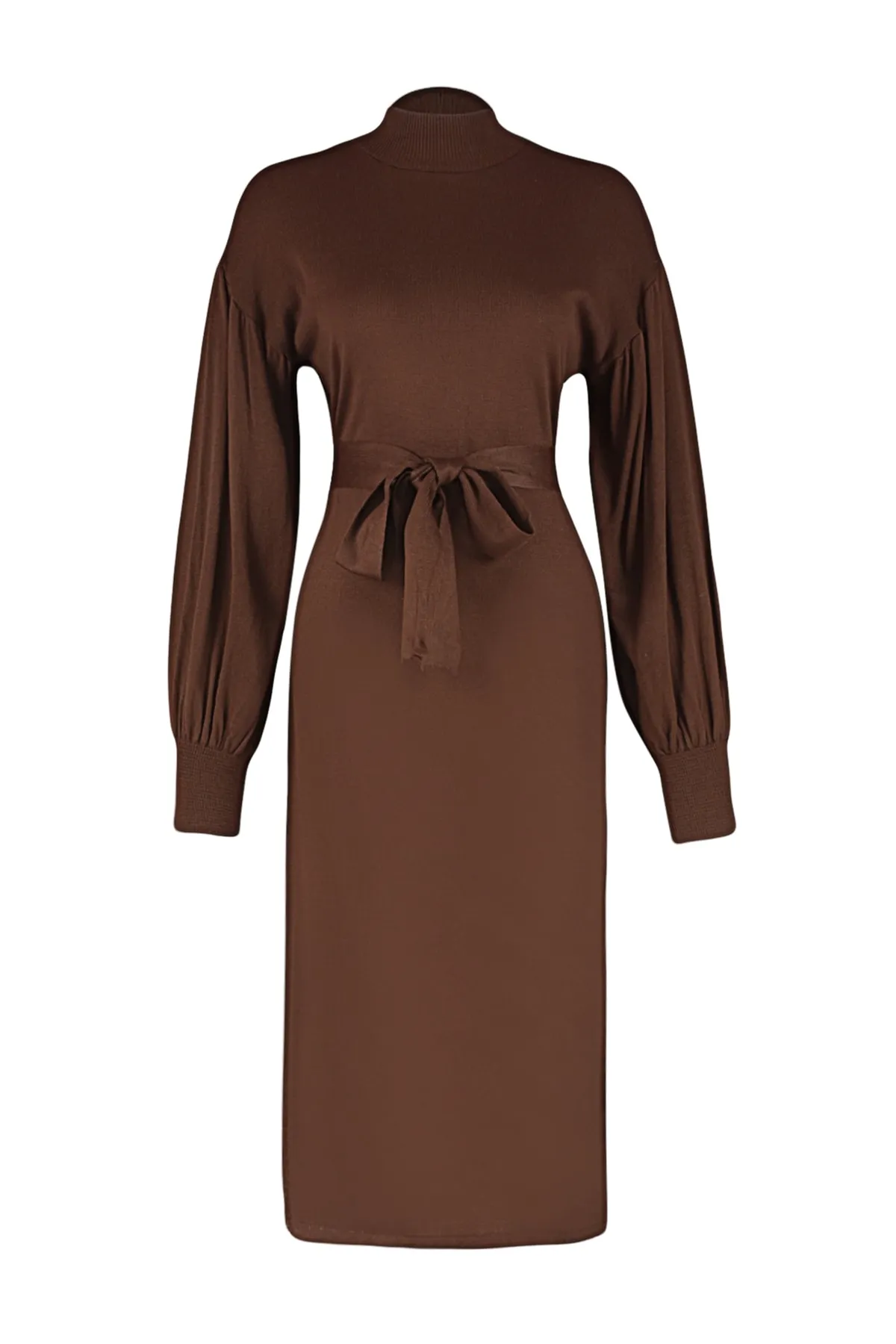 Trendyol Modest  Braunes Strickkleid mit Rollkragen und Ballonärmeln und Gürtel TCTAW24EB00023