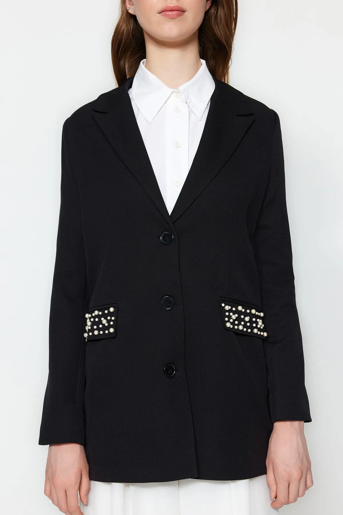 Trendyol Modest  Schwarze, gewebte, gefütterte Jacke mit Perlendetail auf der Tasche TCTSS23CK00096
