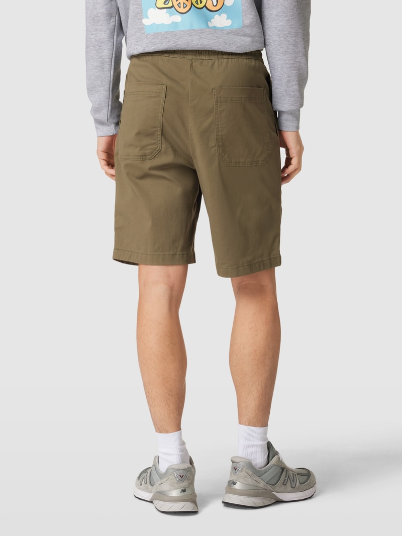 Bermudas mit Label-Patch in olivgrün
