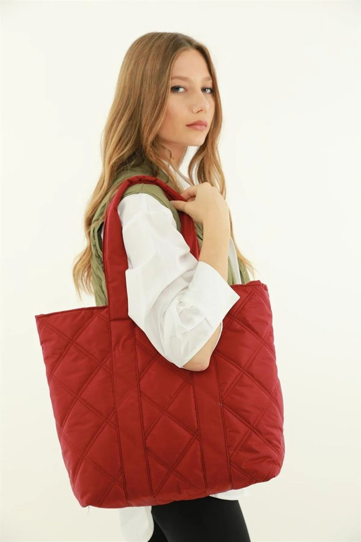 Madamra  Damen-Pufftasche mit gestepptem Muster in Weinrot