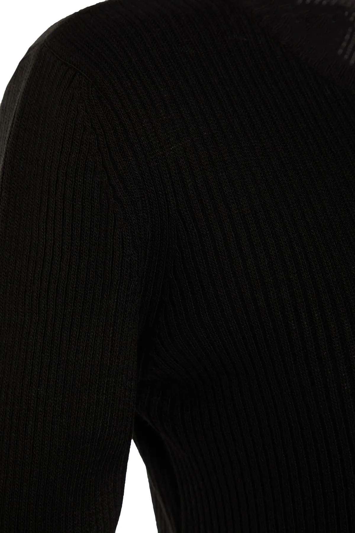 Trendyol Collection  Schwarzes, detailliertes Strickkleid mit Schlitz TWOAW23AU00187
