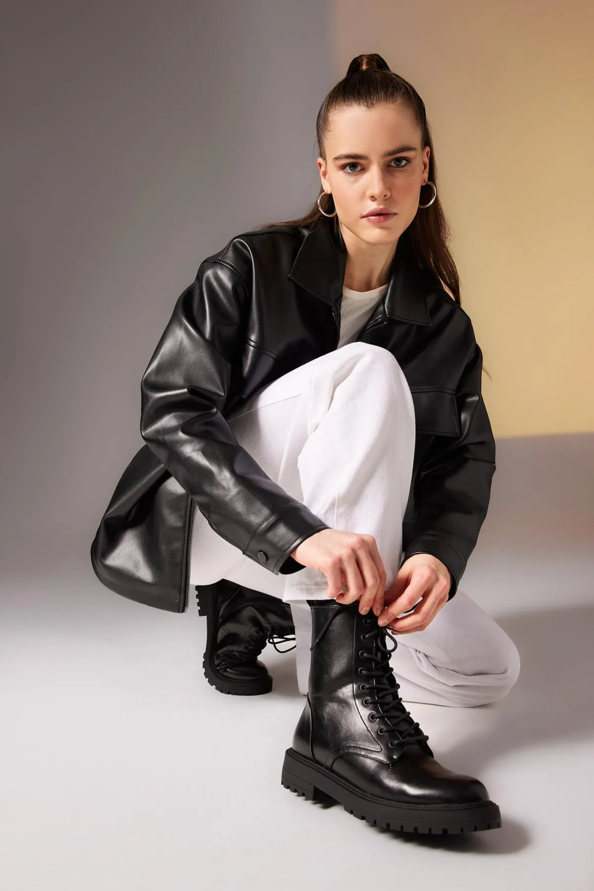 DeFacto  Damen-Winterstiefel aus Kunstleder mit Schnürung und Reißverschluss und dicker Sohle