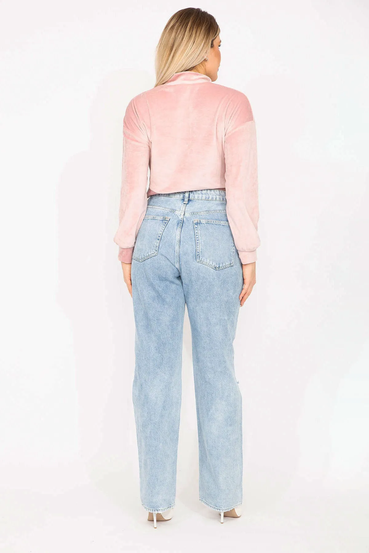 Şans  Große Damen-Jeans in blauer Waschung mit zerrissenen Details und hohem Bund 65n35284