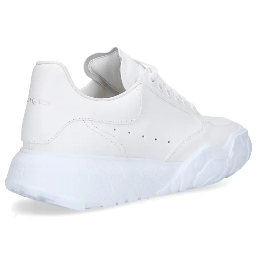 Alexander McQueen - Sneaker low COURT Kalbsleder - weiß