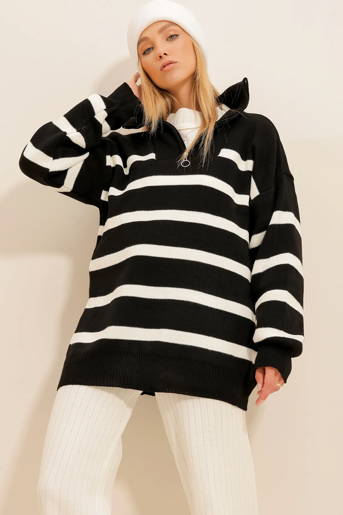 Trend Alaçatı Stili  Schwarzer Damen-Winterpullover mit Reißverschluss und Streifenmuster ALC-X11055