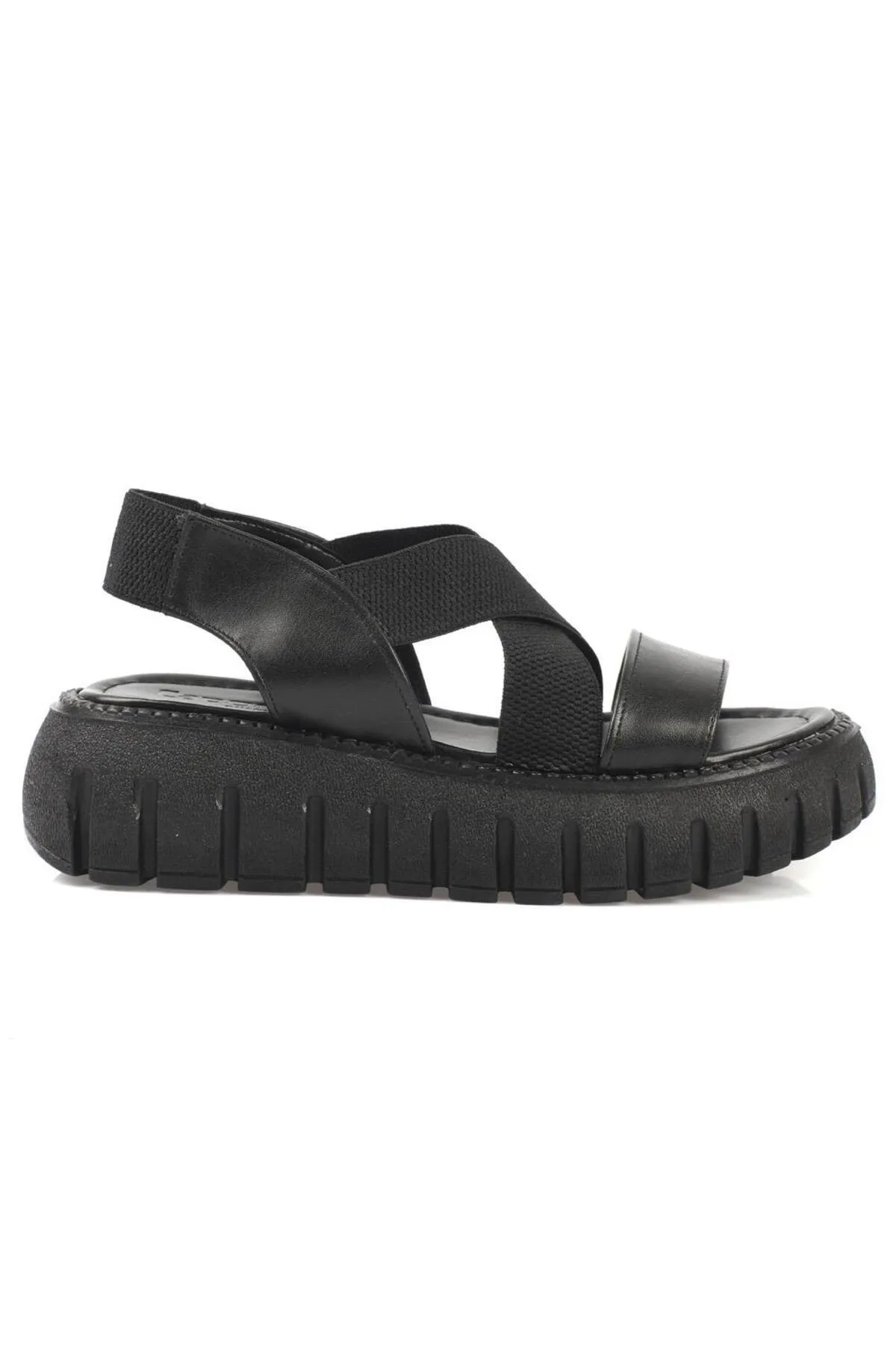 Capone Outfitters  Capone Damen-Sandalen mit runder Zehenpartie und überkreuztem Gummiband mit Trac-Sohle und Keilabsatz in Schwarz