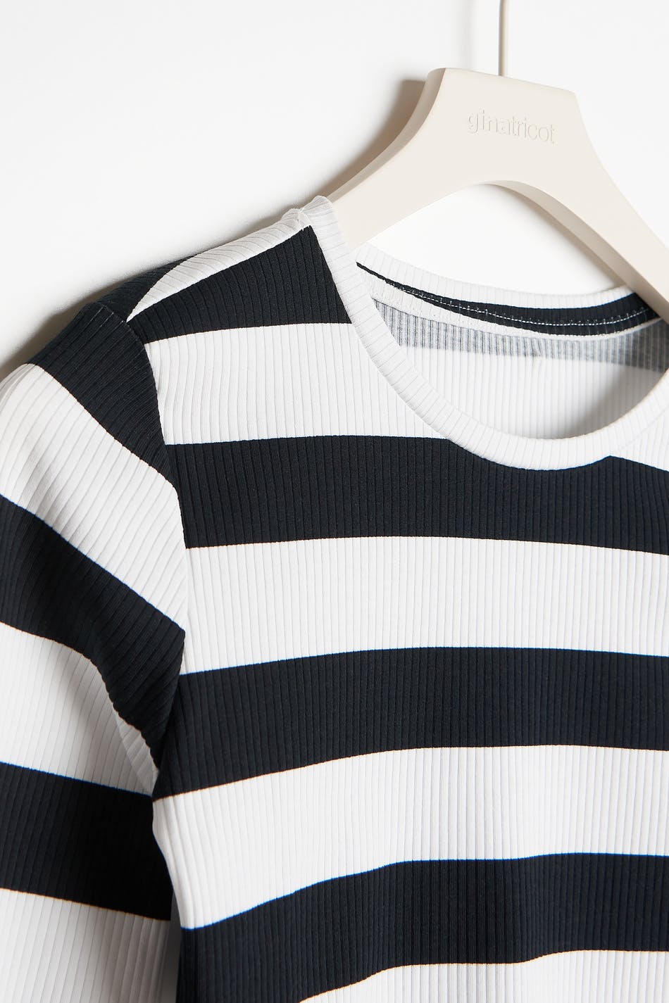 S trumpet sleeve top