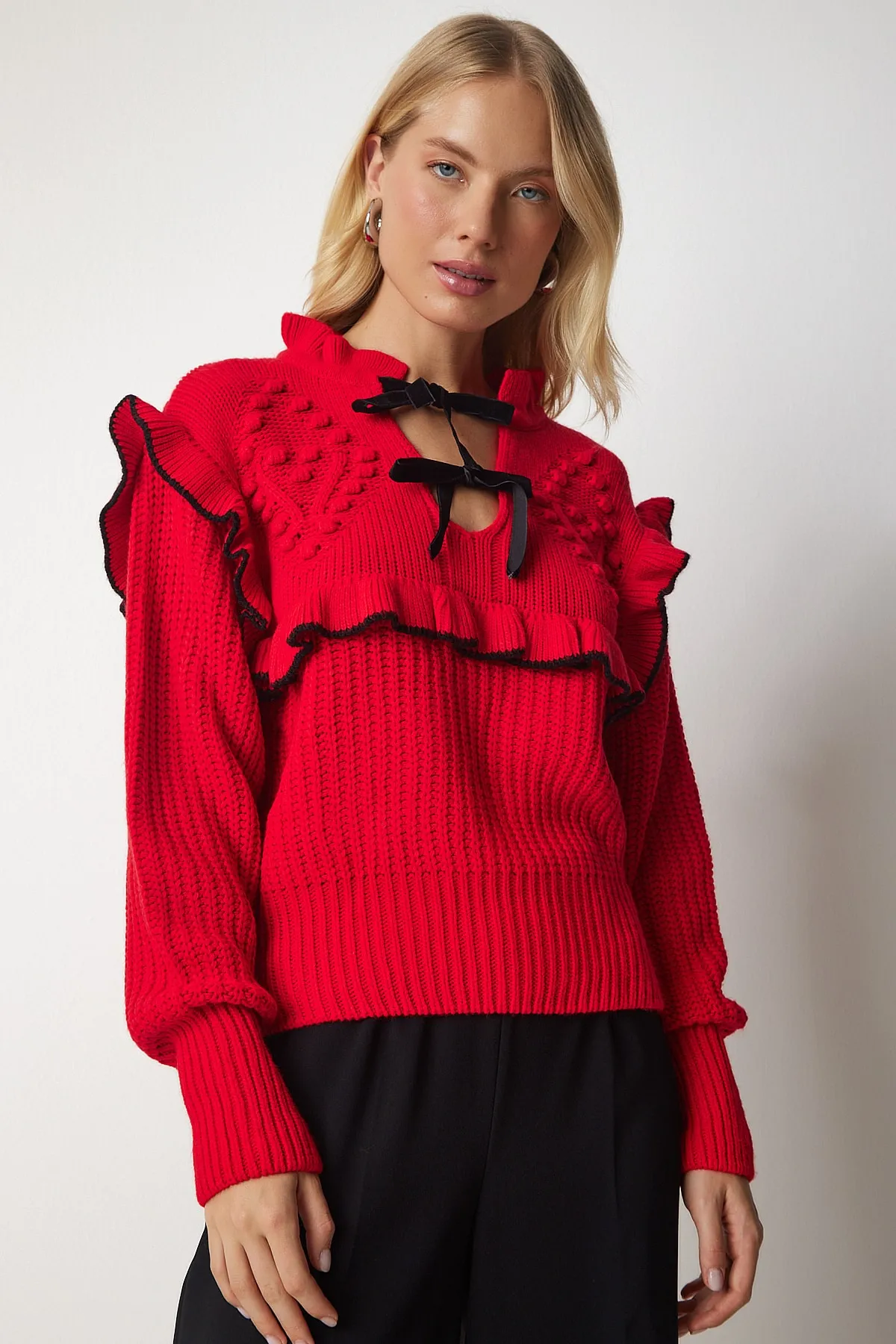 Happiness İstanbul  Roter Strickpullover mit Rüschenkragen und Schleife für Damen MT00112
