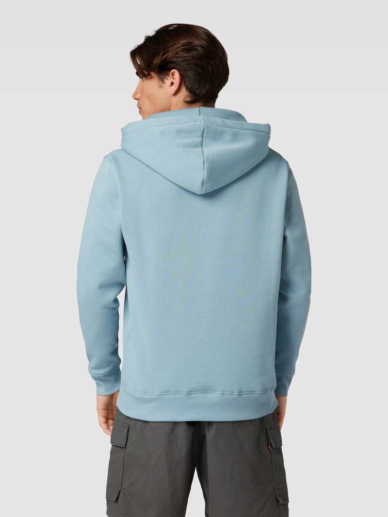 Hoodie mit Label-Print Modell 'BASIC' in eisblau