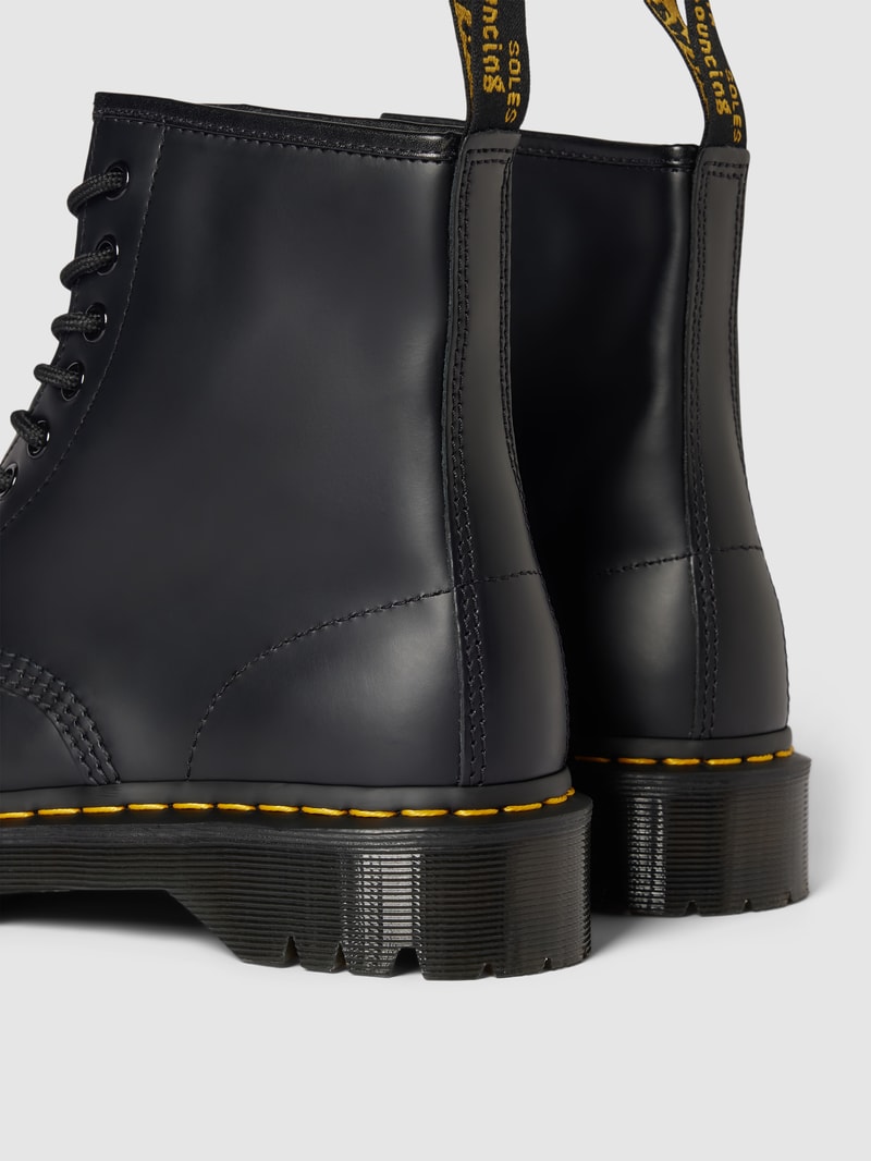 Stiefel mit Schnürverschluss Modell 'Bex' in schwarz