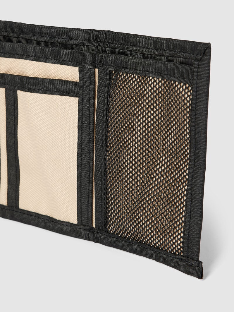 Portemonnaie mit Label-Patch in sand