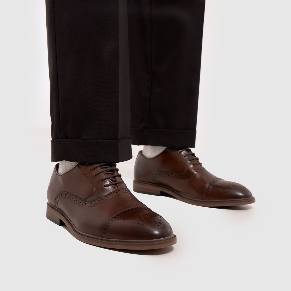 Schuh Raven brogue cipők barna színben