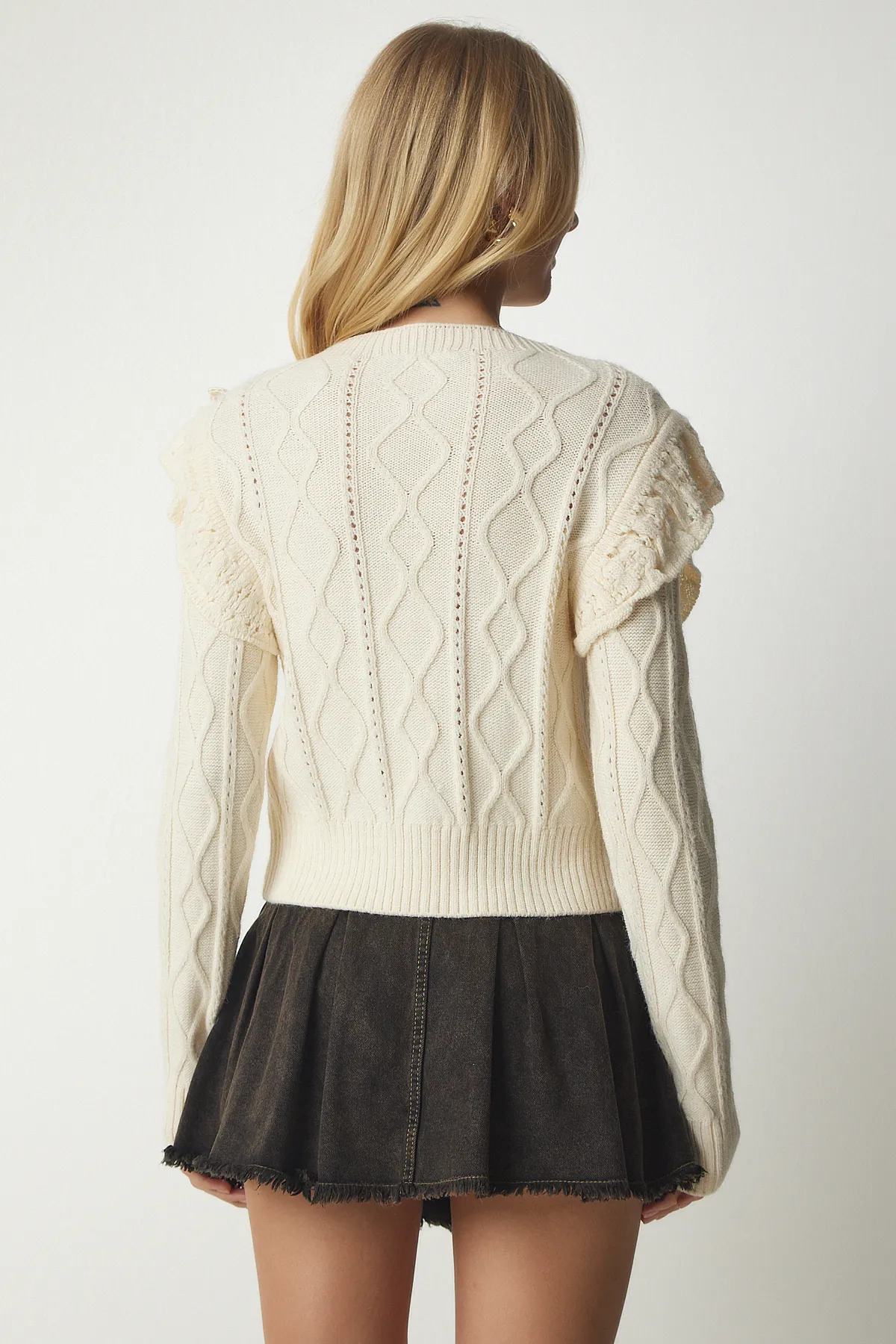 Happiness İstanbul  Cremefarbener Strickpullover mit Spitzenmuster und Struktur für Damen AH00150
