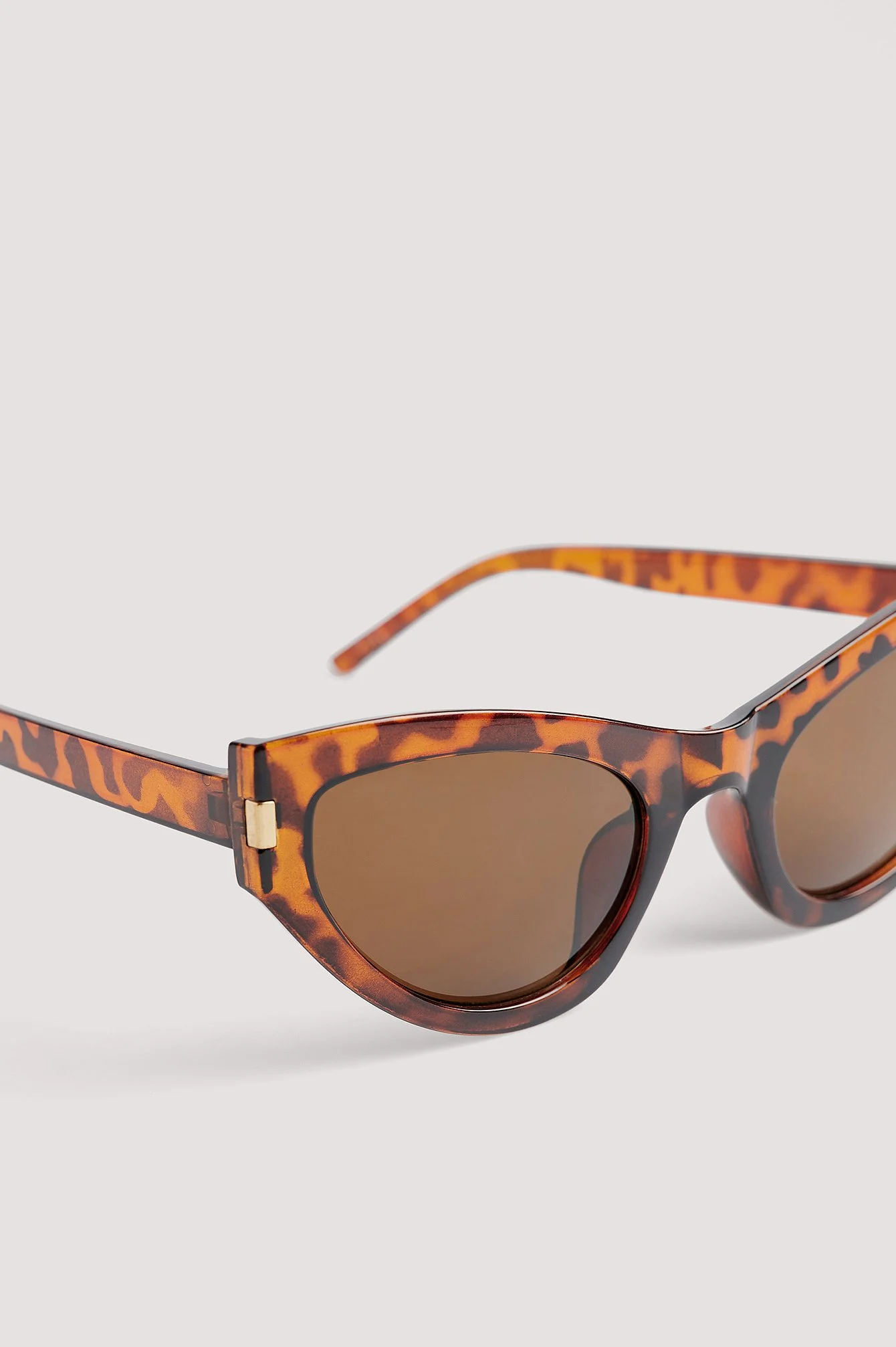 Spitz zulaufende Katzenaugen-Sonnenbrille