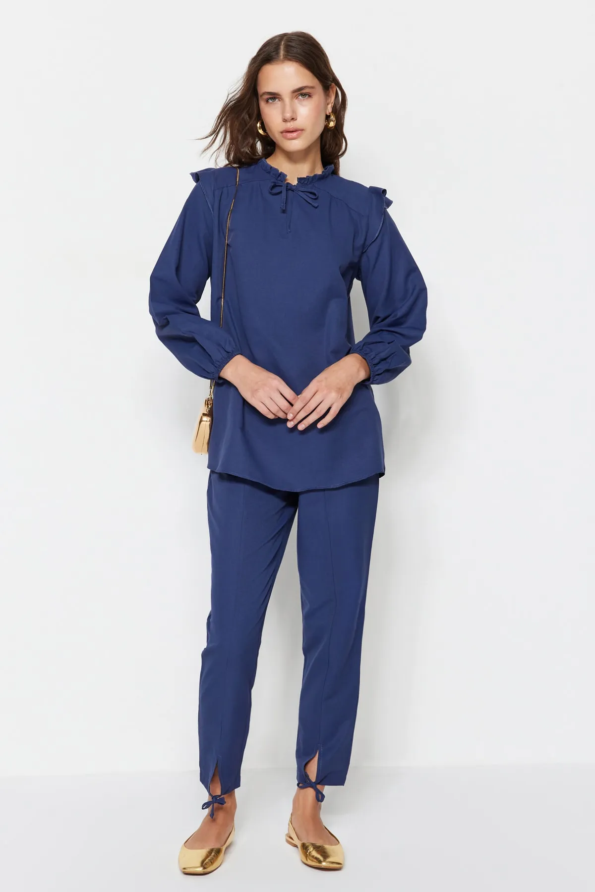 Trendyol Modest  Marineblaues Tunika-Hosen-Set im Denim-Look TCTSS23US00058