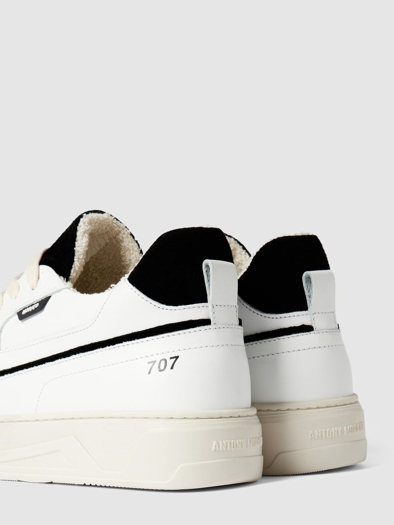 Sneaker mit Schnürverschluss in schwarz