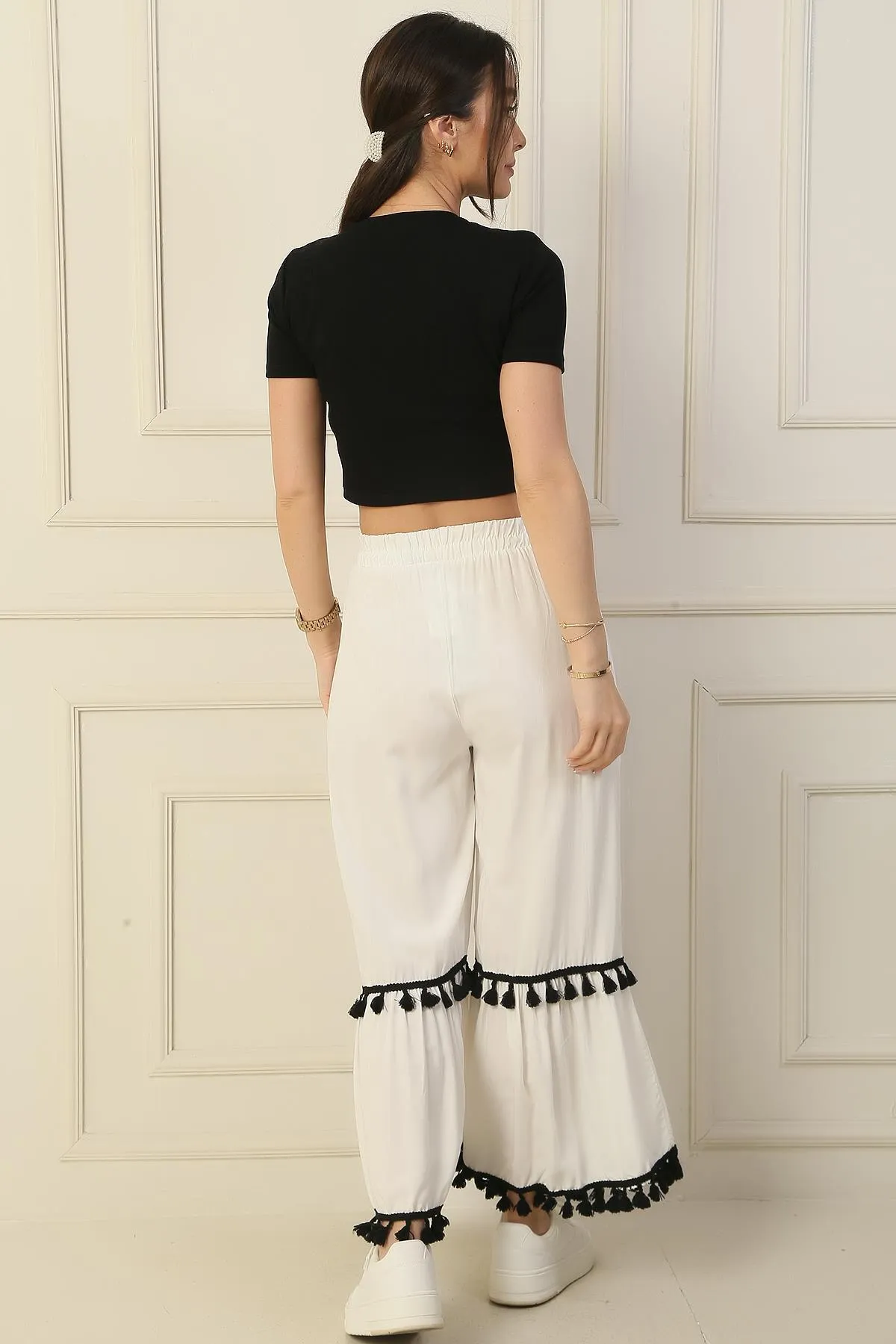 By Saygı  Palazzo-Hose mit bequemer Passform, elastischem Bund und Quastendetail