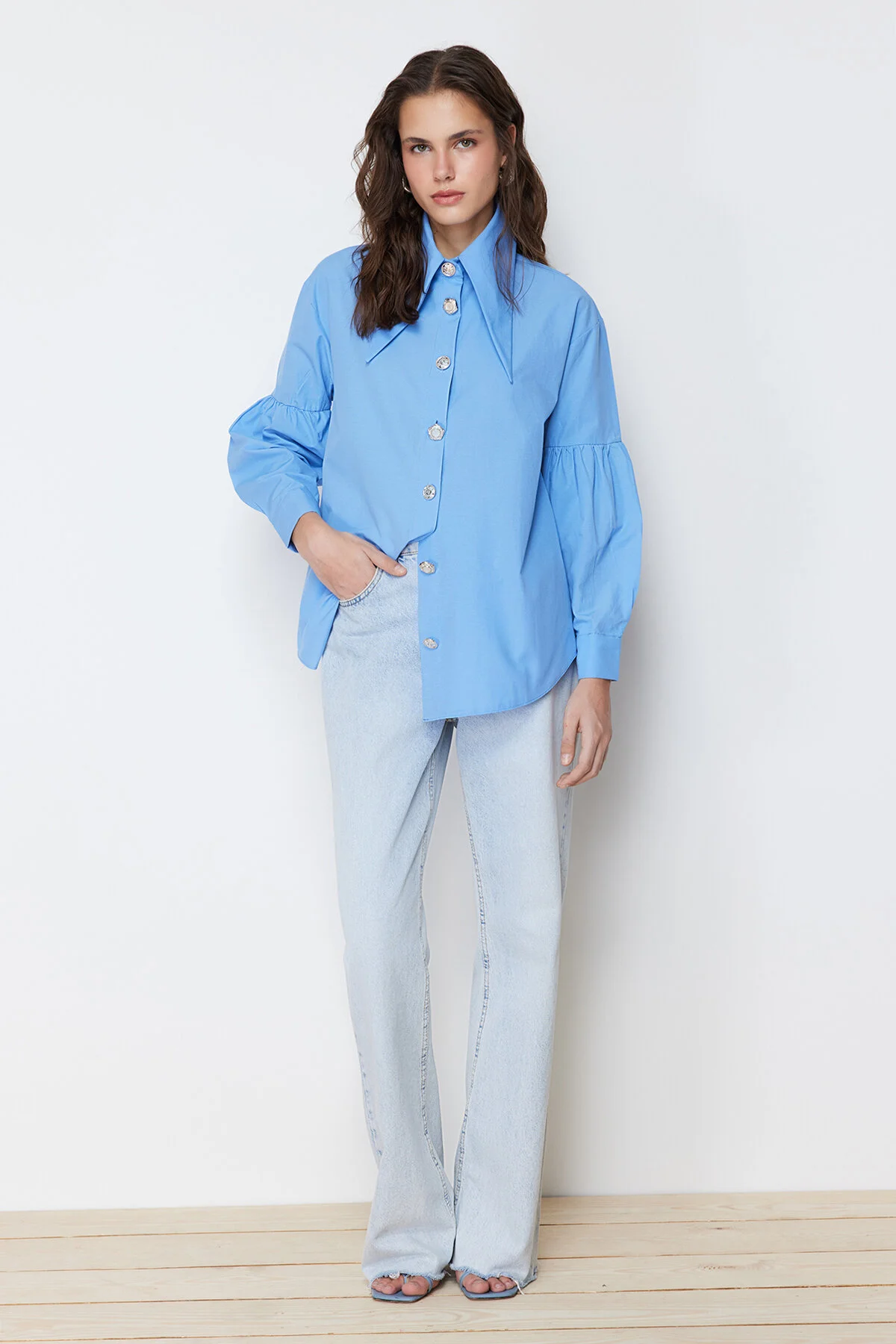 Trendyol Modest  Blaues Baumwoll-Gewebehemd mit Kragen-Accessoire für Babys TCTSS24TG00029