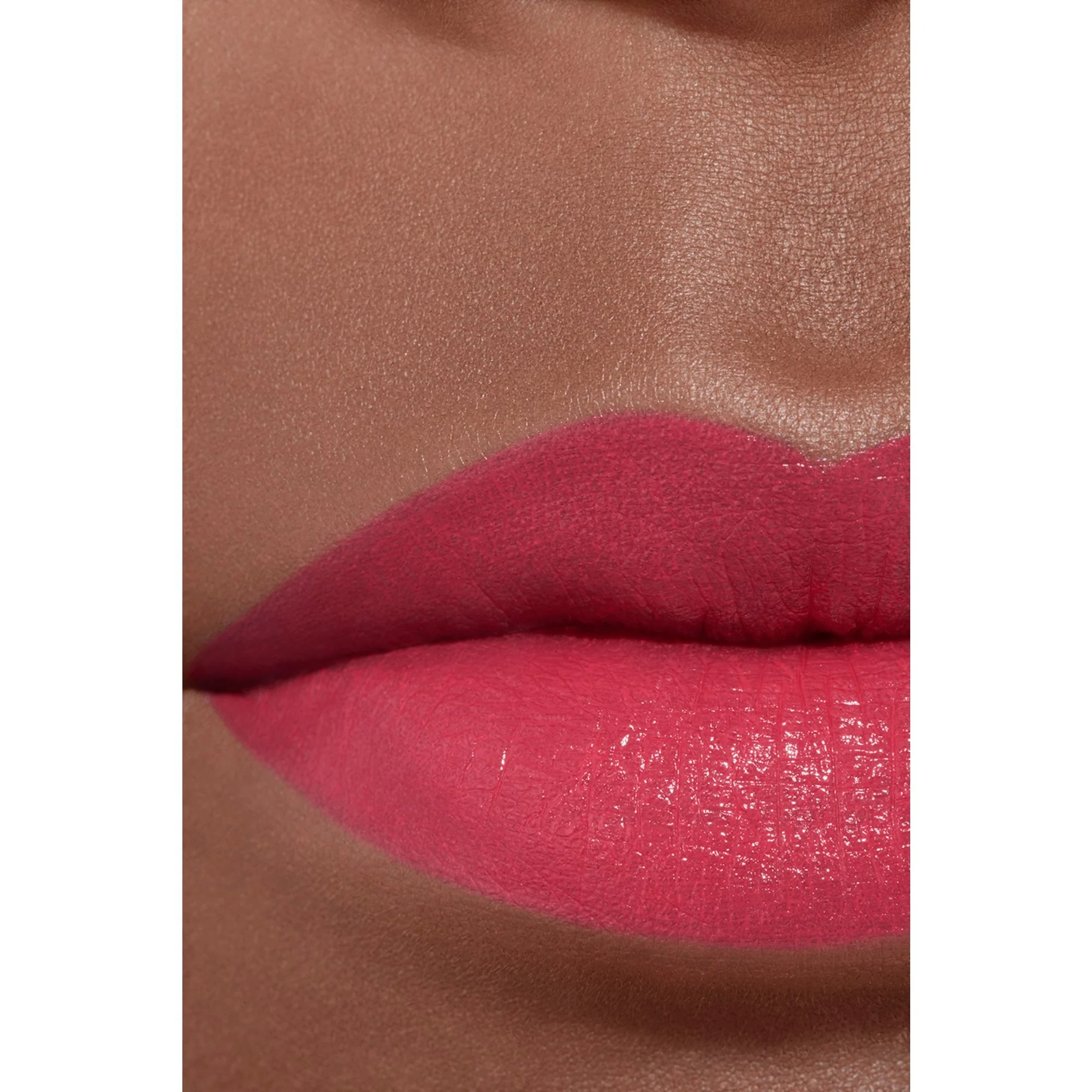 ROUGE ALLURE L'EXTRAIT - ДОПУНА - ВИСОКОИНТЕНЗИТЕТНИ РУЖ ЗА УСН СА ЛАГАНИМ ЕКСТРАКТОМ И ТРЕТМАНОМ