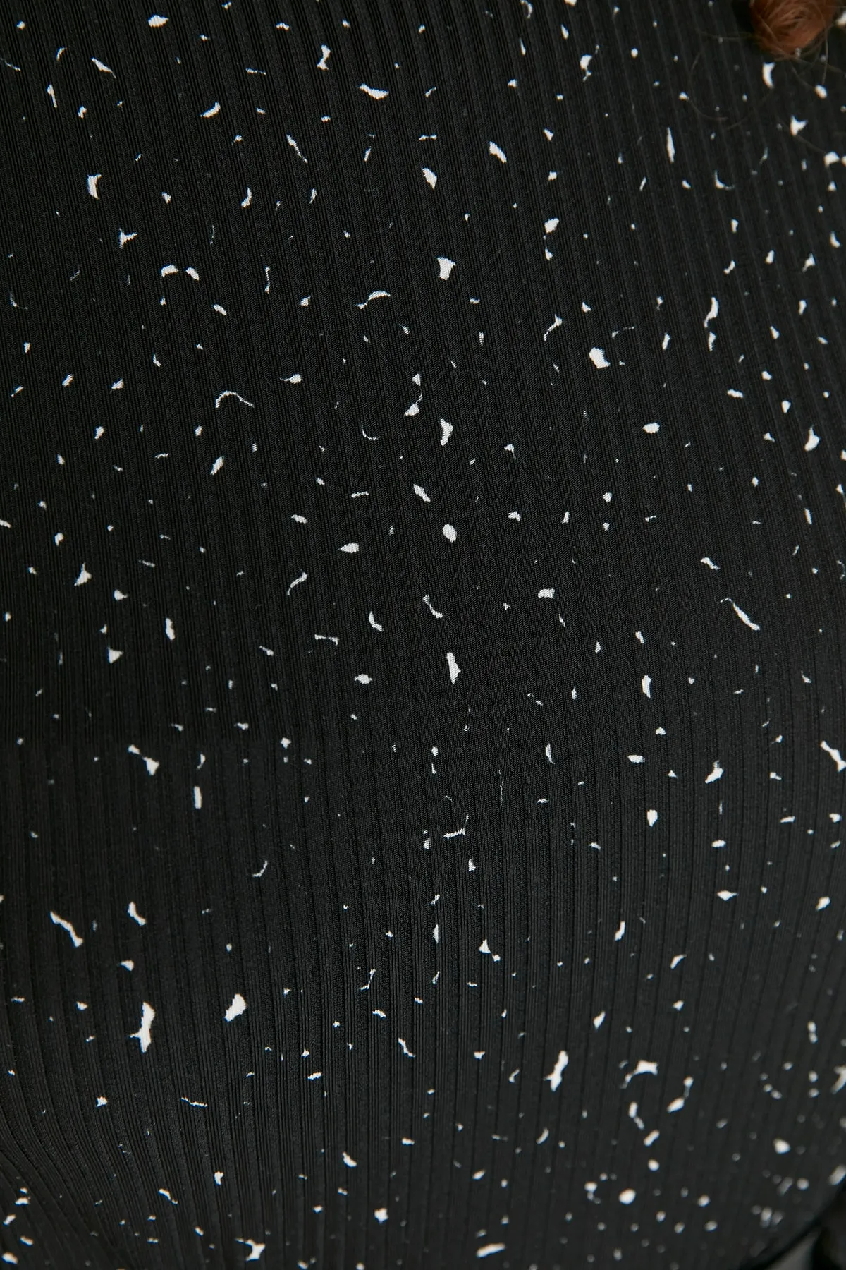 Trendyol Curve  Schwarze, figurbetonte, schnurgebundene Strickbluse TBBAW23AF00016