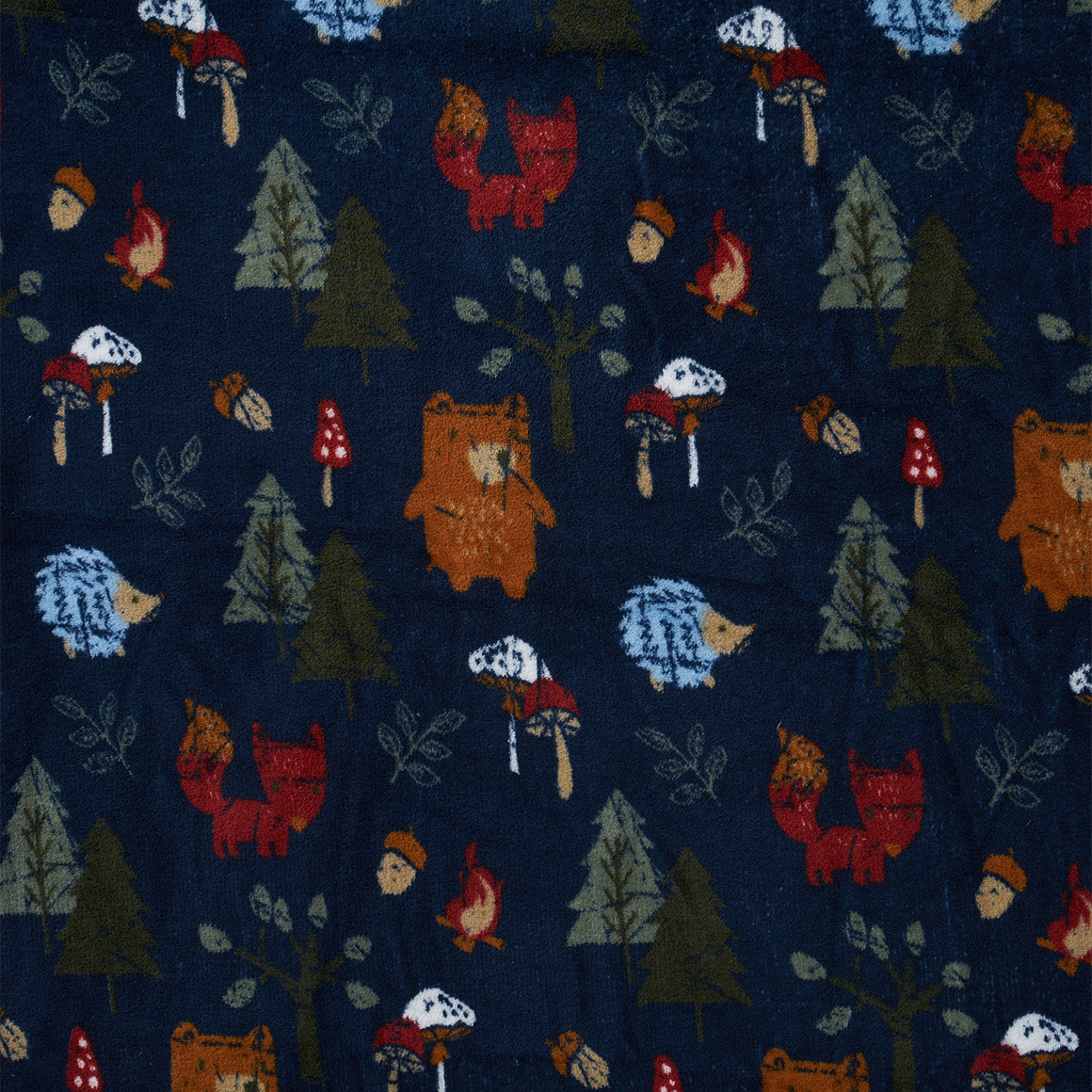 Kuscheldecke mit Wald-Motiven