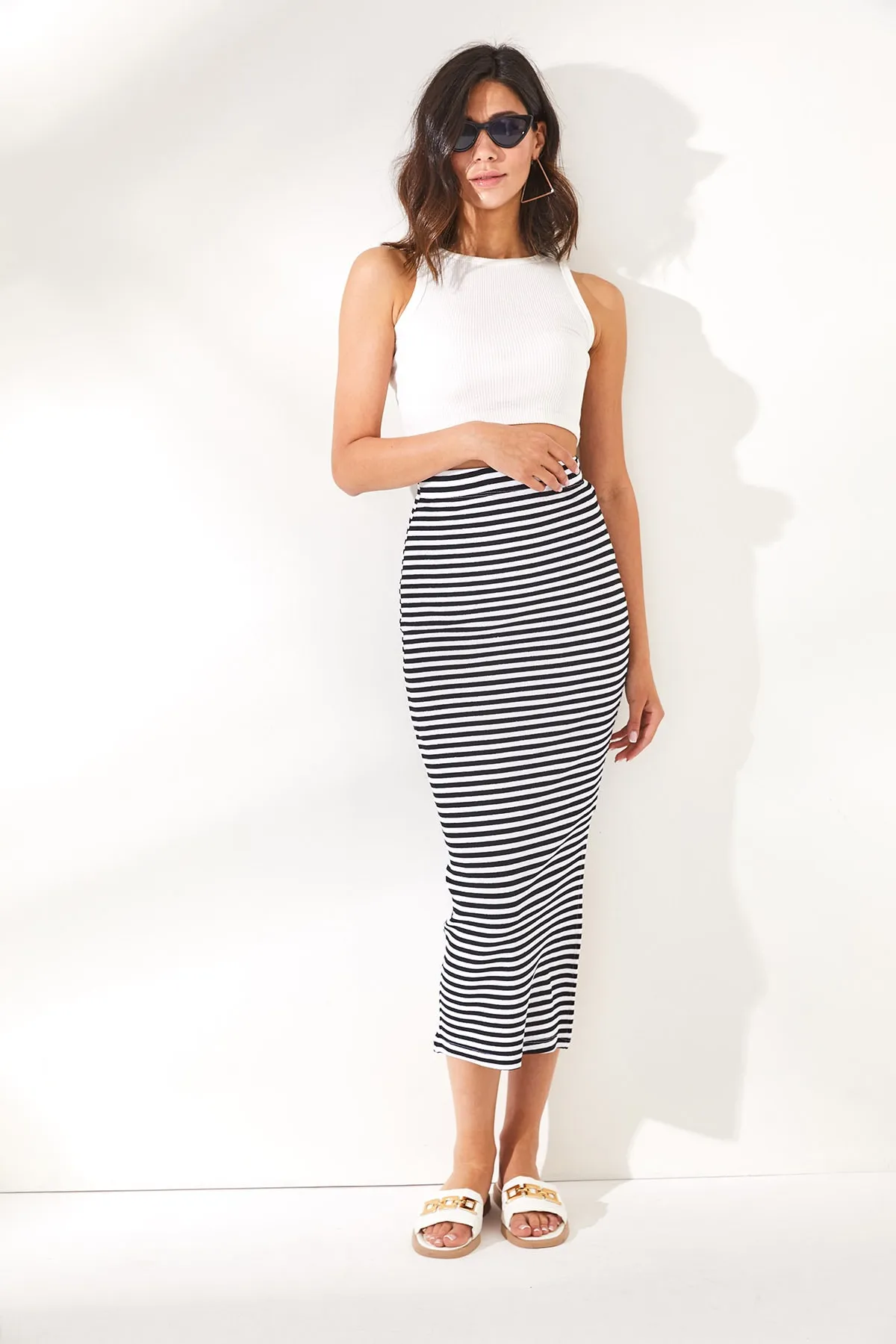 Olalook  Schwarzer Lycra-Midirock mit Schlitz und Streifen für Damen ETK-19000242