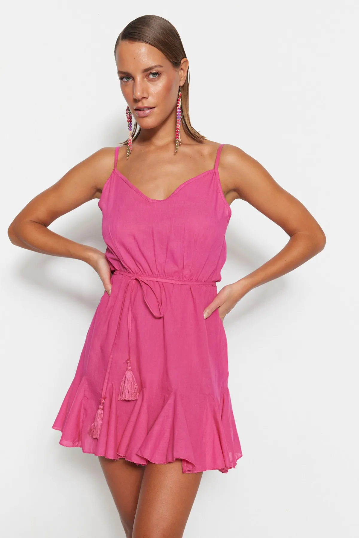 Trendyol Collection  Fuchsiafarbenes, gewebtes Mini-Strandkleid aus 100 % Baumwolle mit Gürtel TBESS21EL3302