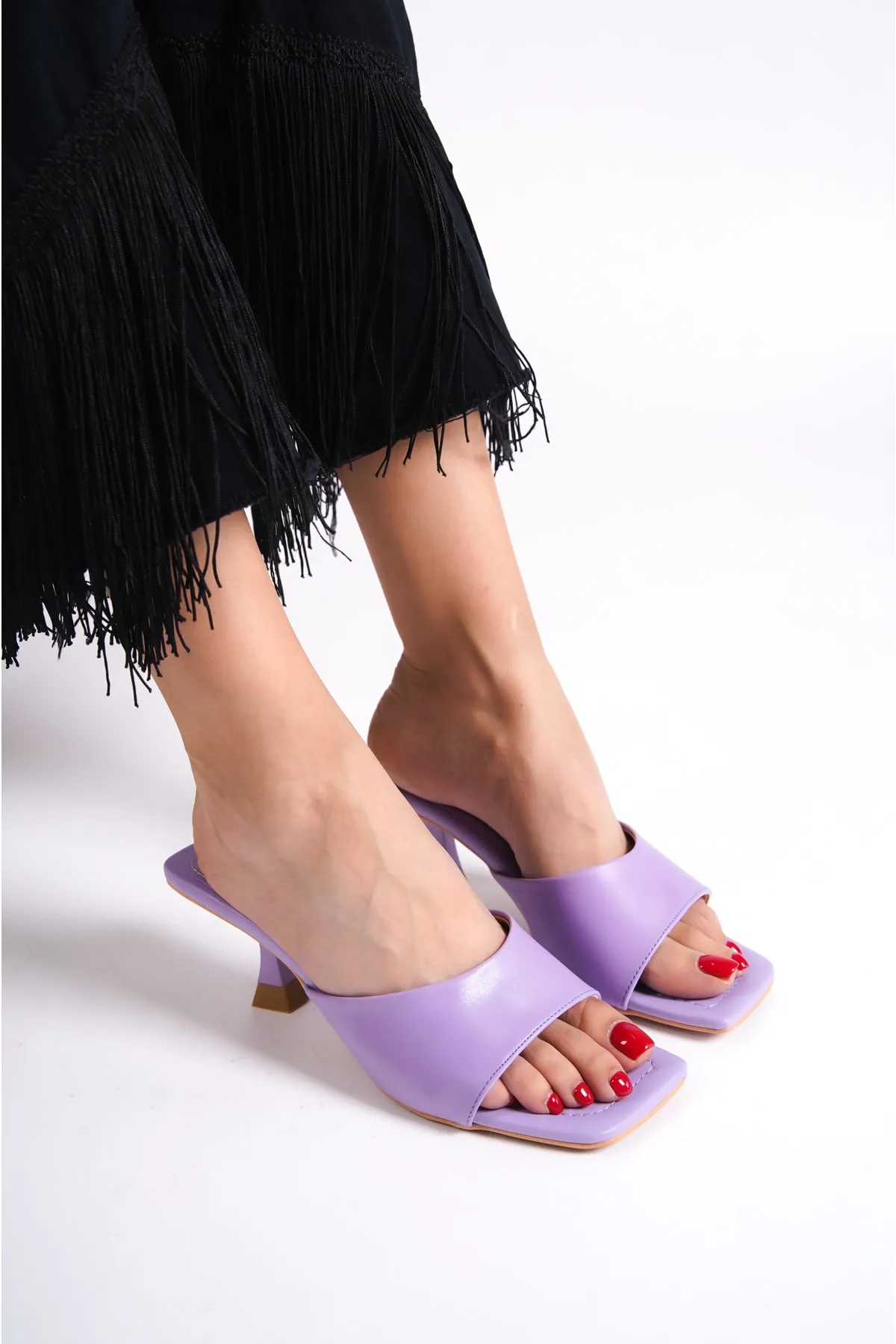 Capone Outfitters  Capone Blunt Toe Single Strap Hourglass Heeled Lilac Damenhausschuhe