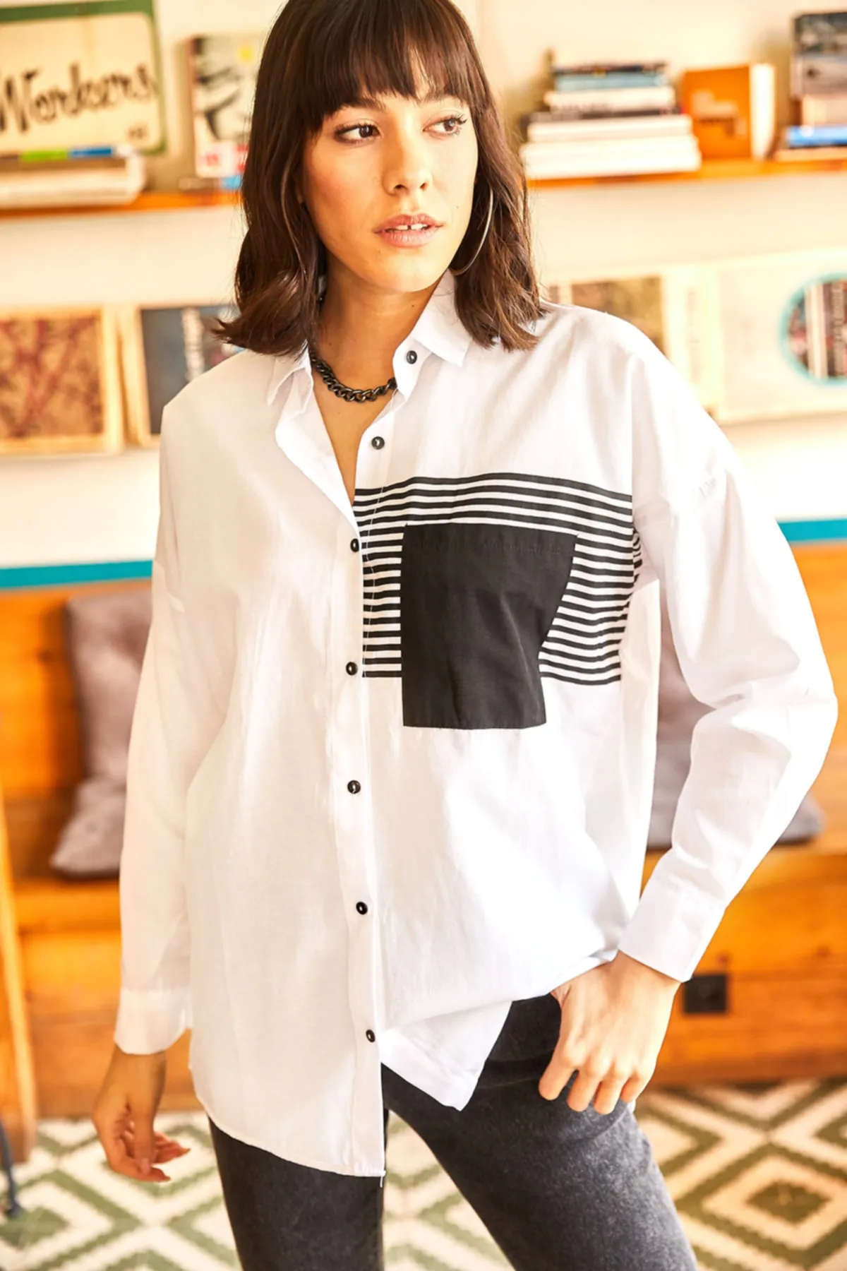 Olalook  Weißes Oversize-Webhemd für Damen mit Taschendetail GML-19000978
