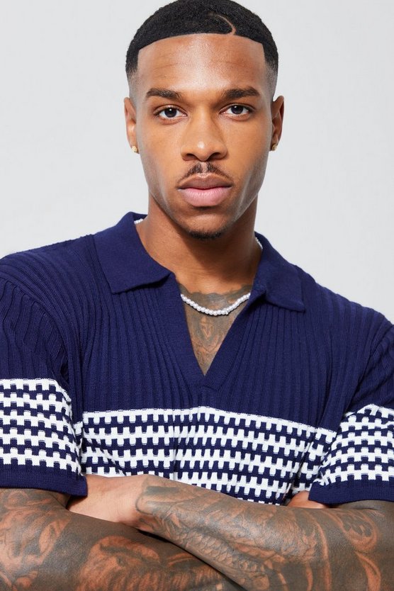 Gestreiftes Poloshirt mit V-Ausschnitt
