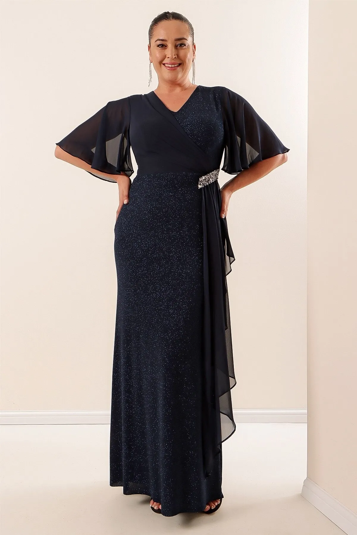 By Saygı  Chiffon-Ärmel, seitliche Steine, Accessoires, gefüttert, Übergröße, silbriges langes Kleid, große Größenauswahl, Saks