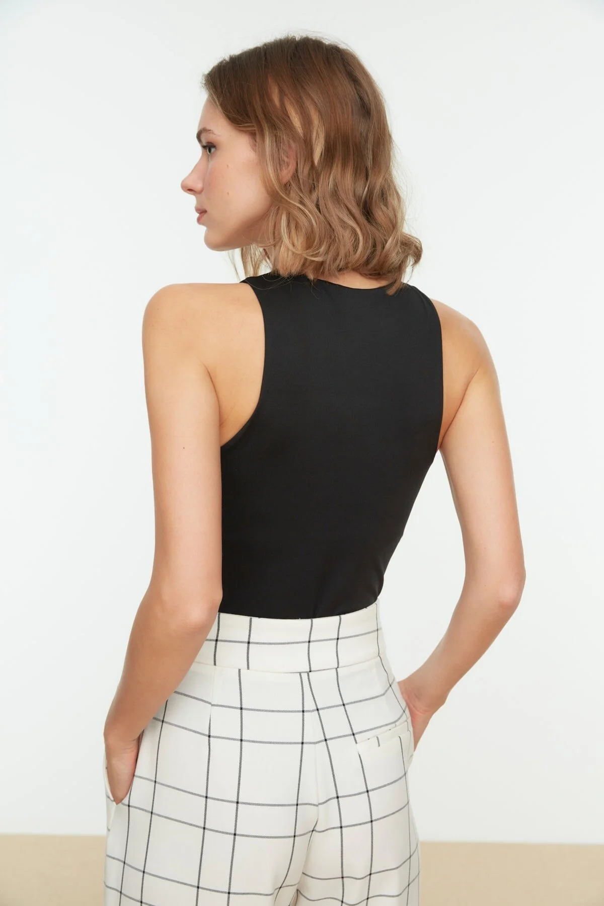 Trendyol Collection  Schwarzer Neckholder-Body aus Stretch-Strick mit Druckknöpfen TWOSS20BD0044