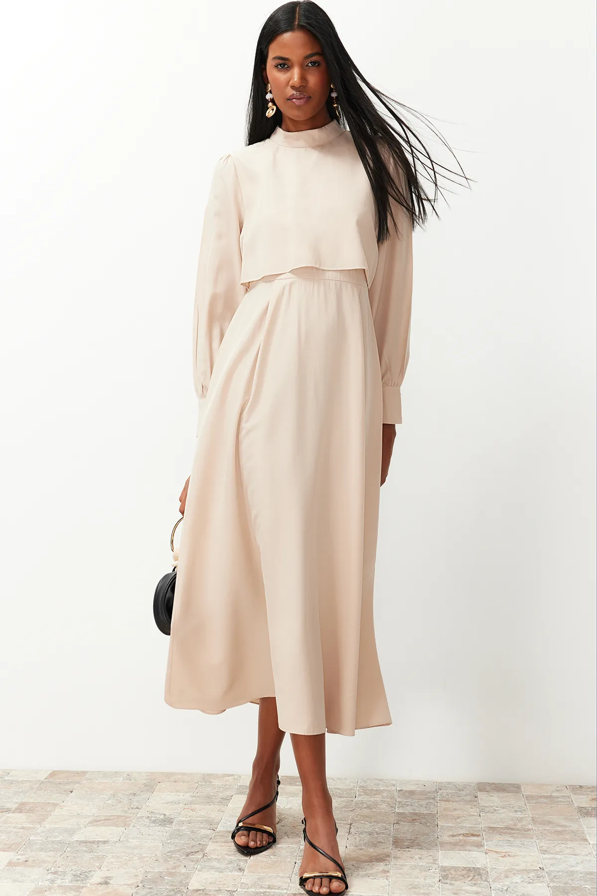 Trendyol Modest  Beiges, gewebtes Kleid mit Aller Piece-Details TCTSS24EB00190