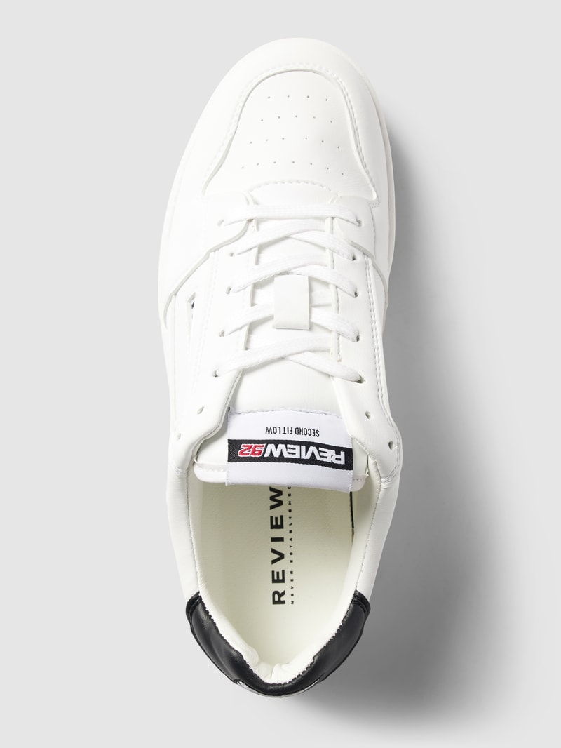 Sneaker mit Label-Details in weiß