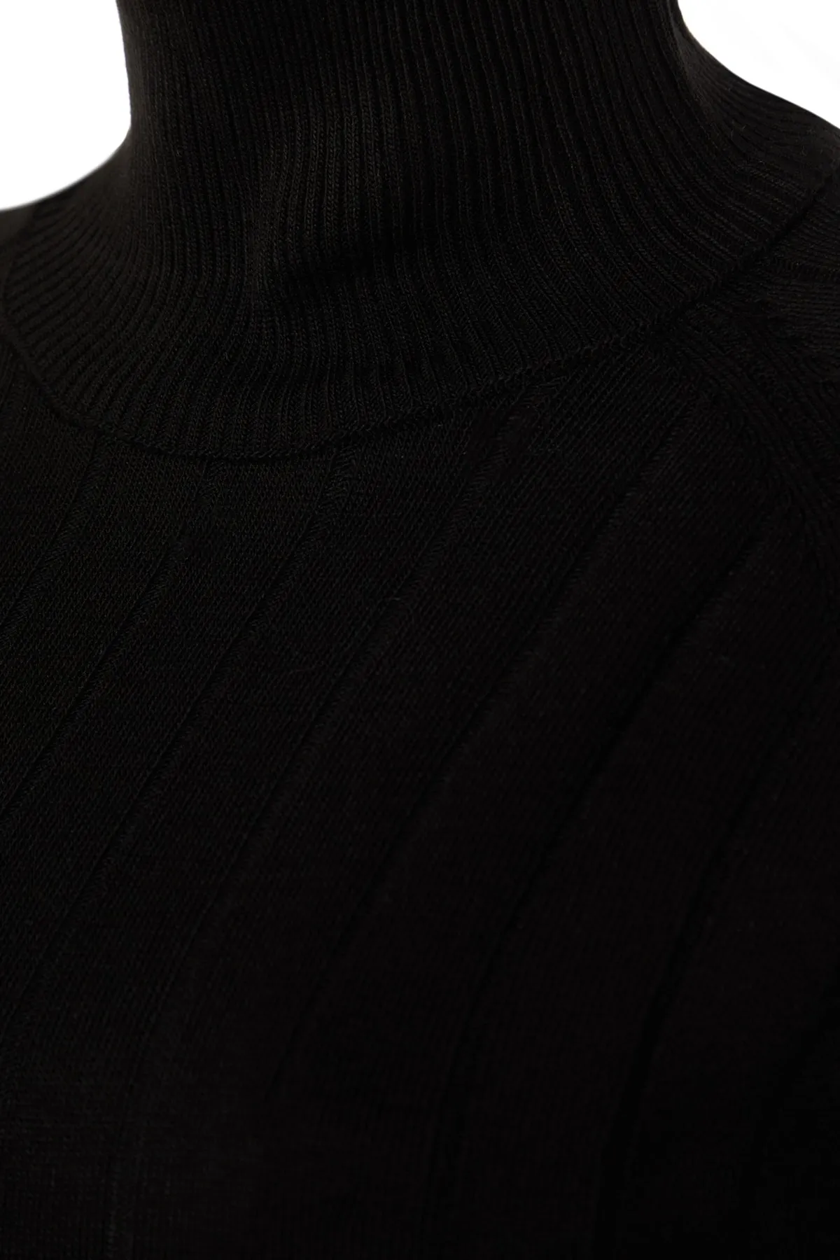 Trendyol Modest  Schwarzes Strickset aus geripptem Rollkragenpullover und Hose TCTAW23US00002